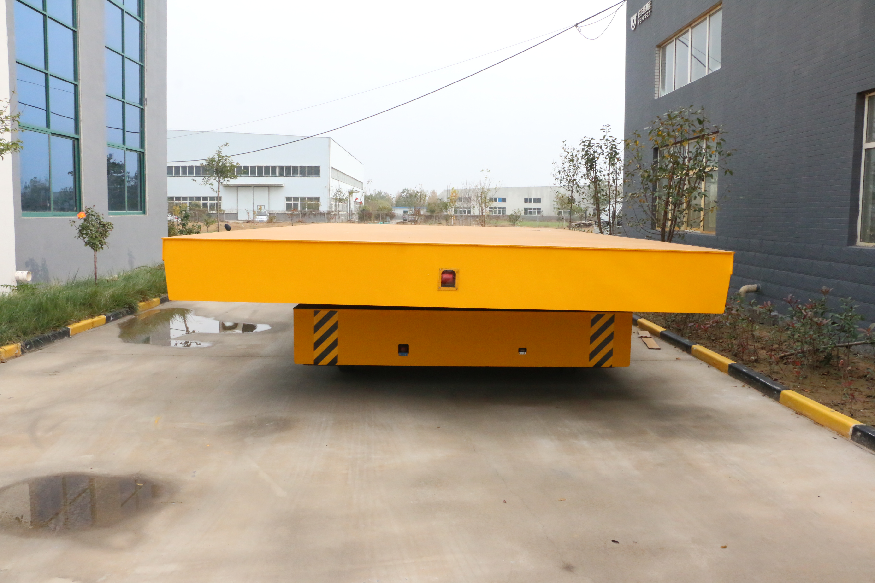 如何正確使用低壓軌道電動平車