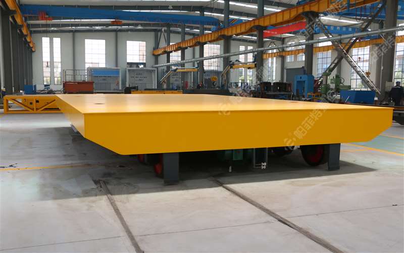 新鄉帕菲特電動無軌膠輪車在上海交付